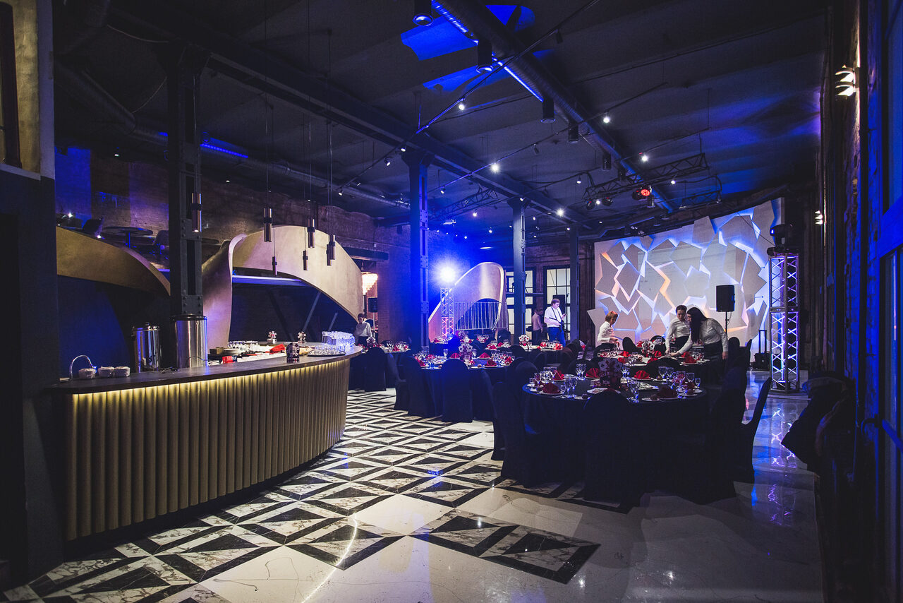 Арендовать Sala banchetti con decorazioni di design 