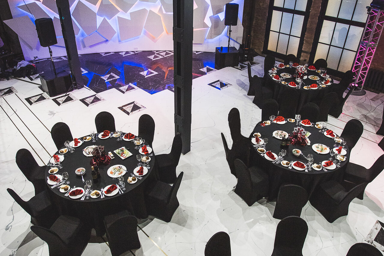 Арендовать Sala banchetti con decorazioni di design 