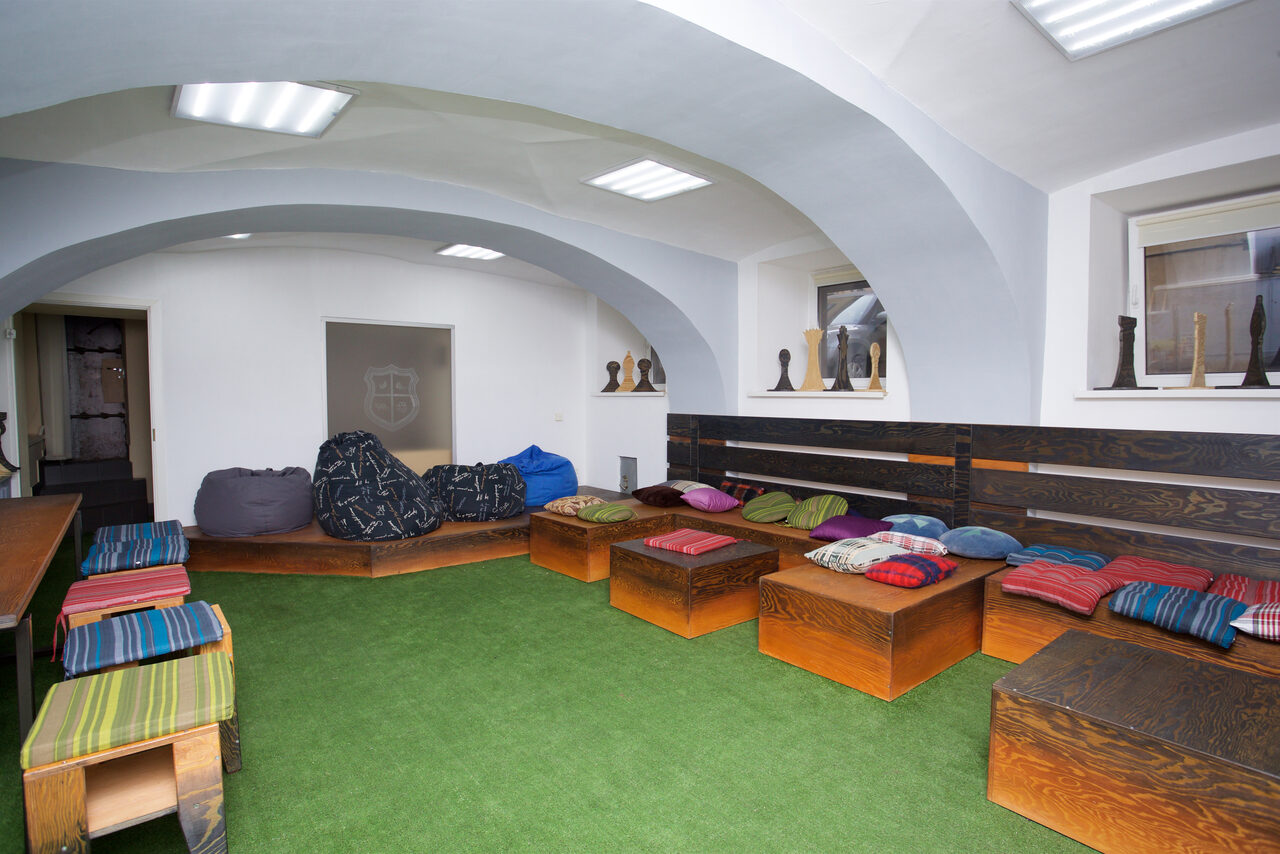 Арендовать Просторный лаунж в самом центре Петербурга