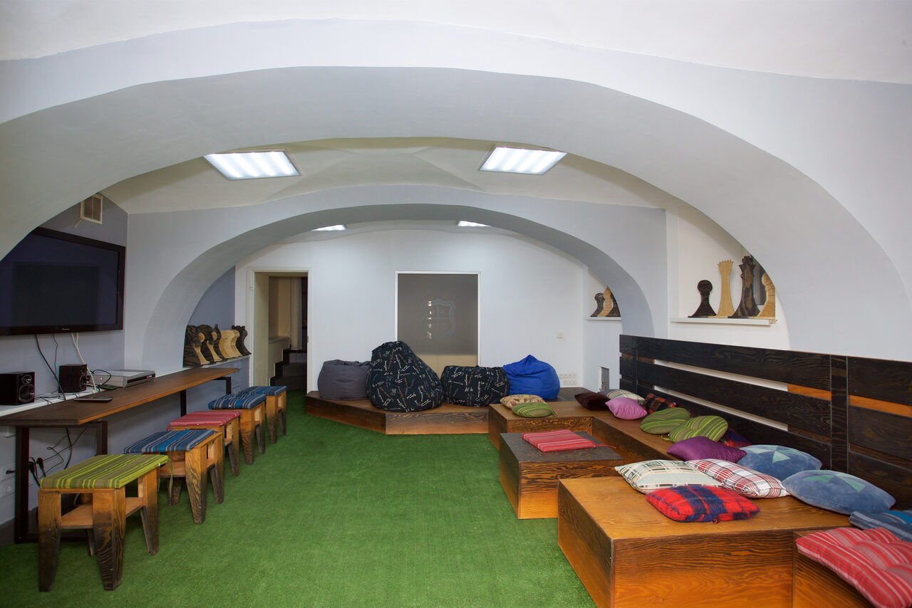 Арендовать Просторный лаунж в самом центре Петербурга