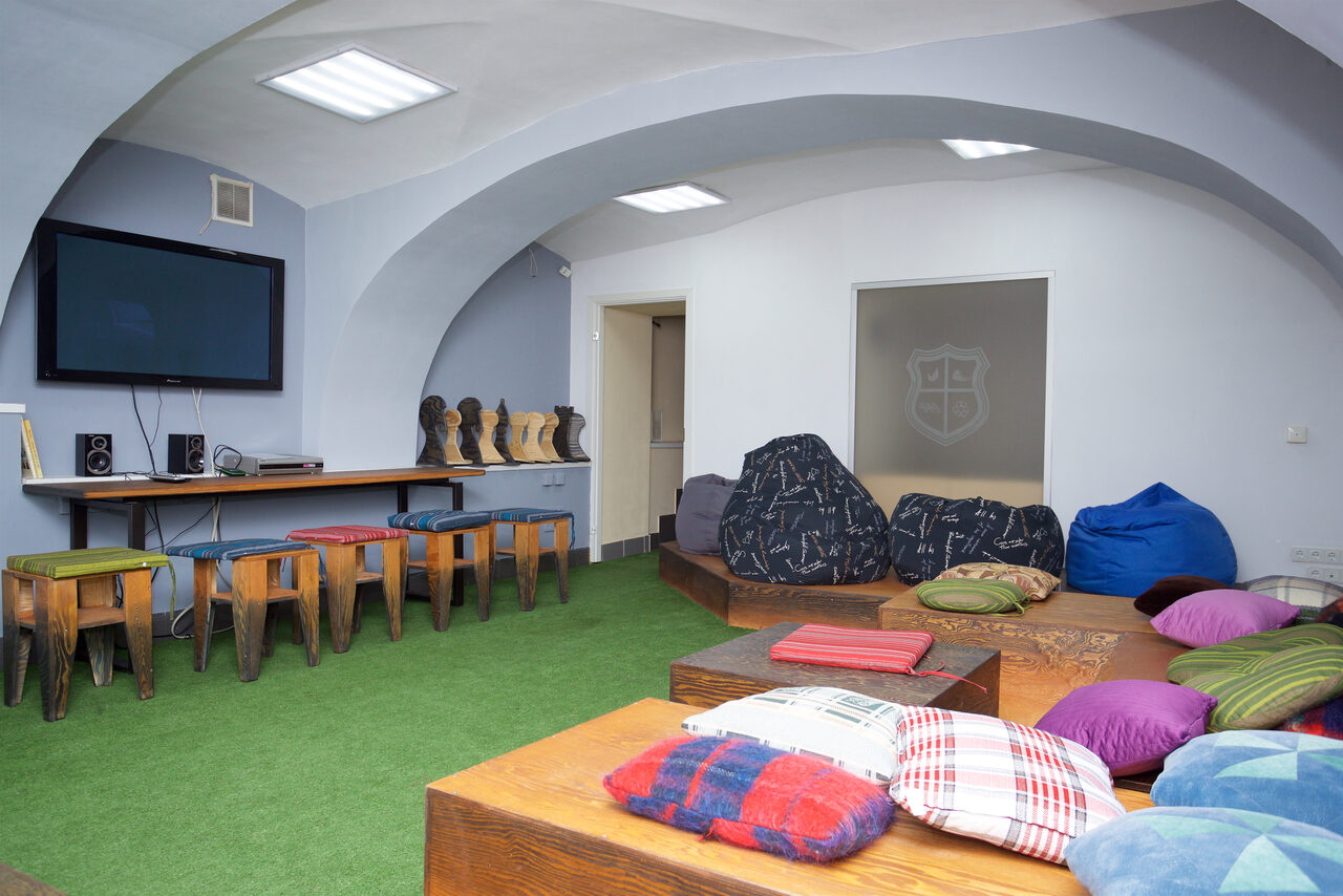 Арендовать Просторный лаунж в самом центре Петербурга