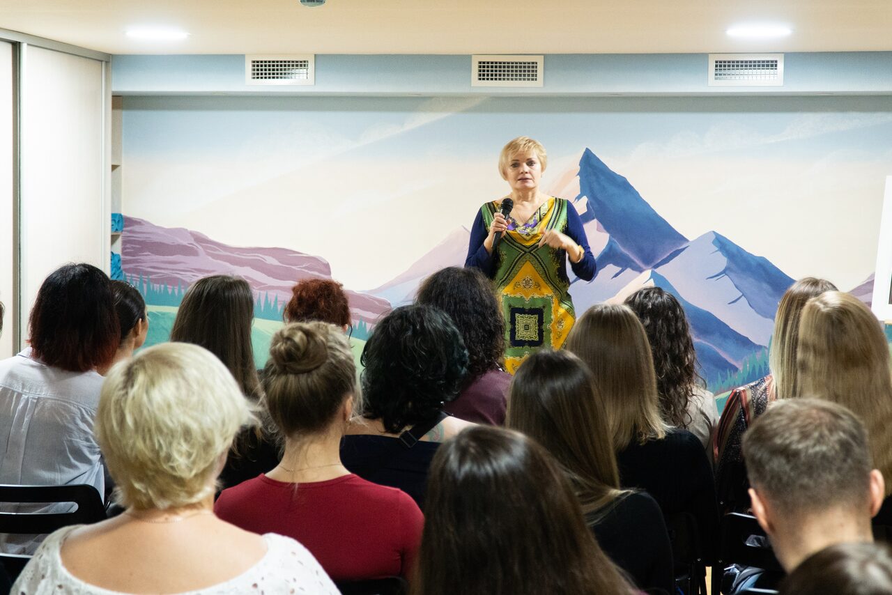 Арендовать Colourful training room