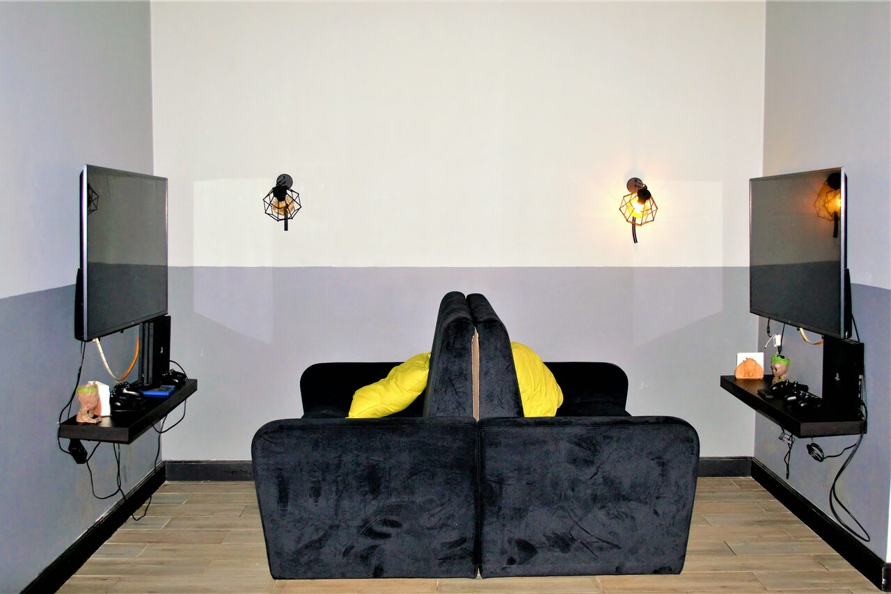 Арендовать Лофт-кальянная с игровыми приставками