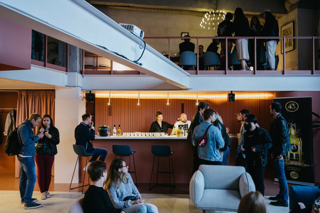 Арендовать Многофункциональная площадка - Гостиная №9