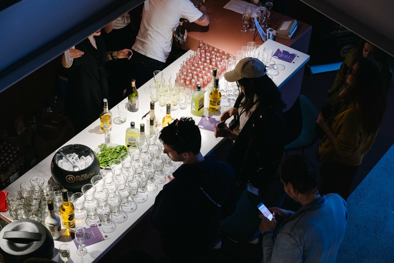 Арендовать Многофункциональная площадка - Гостиная №9