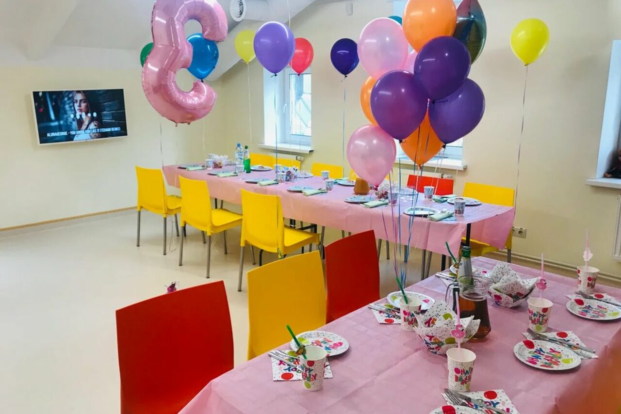 Арендовать Клякса кафе & семейный клуб Мансарда для детских праздников
