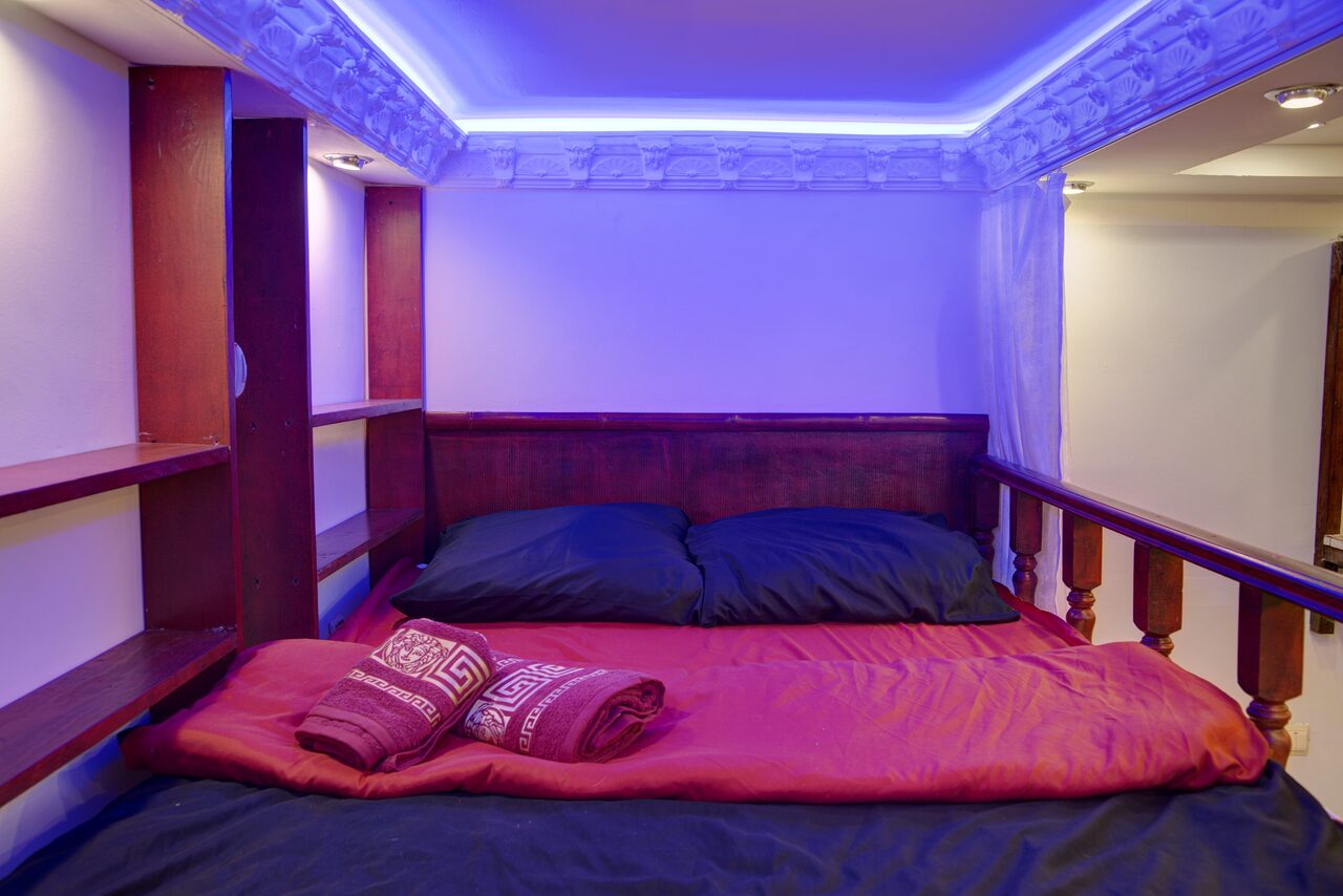 Арендовать Квартира культового художника в сердце Васильевского