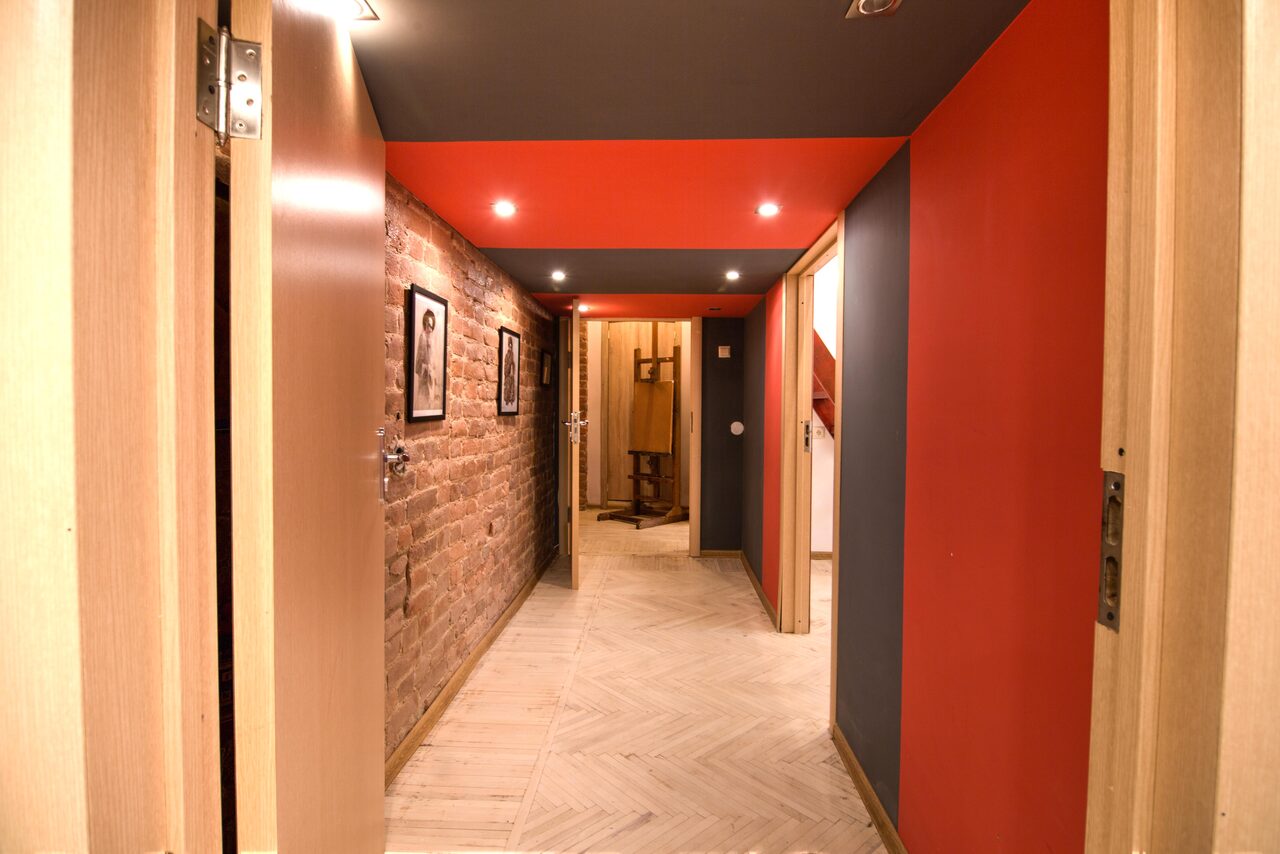 Арендовать Квартира культового художника в сердце Васильевского