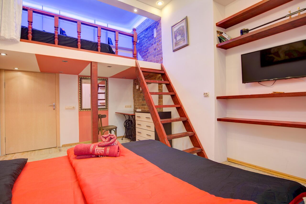 Арендовать Квартира культового художника в сердце Васильевского