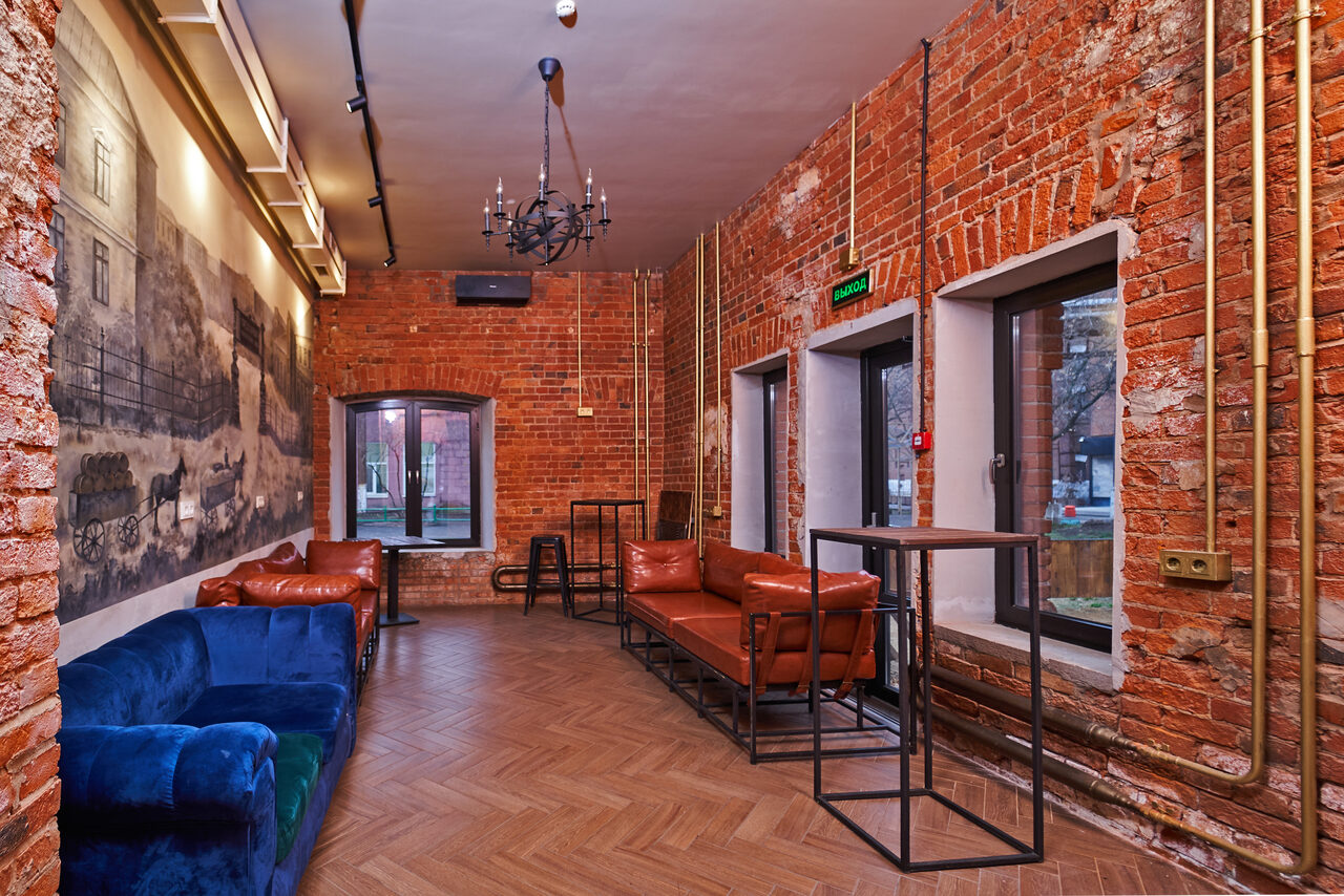 Арендовать Campus Loft. Лофт-пространство с синими диванами