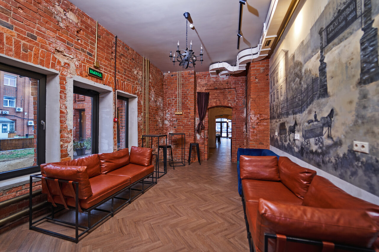 Арендовать Campus Loft. Лофт-пространство с синими диванами