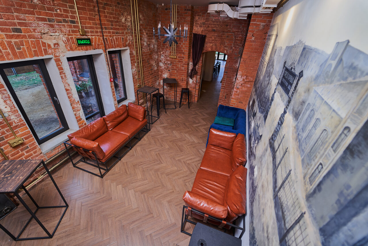Арендовать Campus Loft. Лофт-пространство с синими диванами