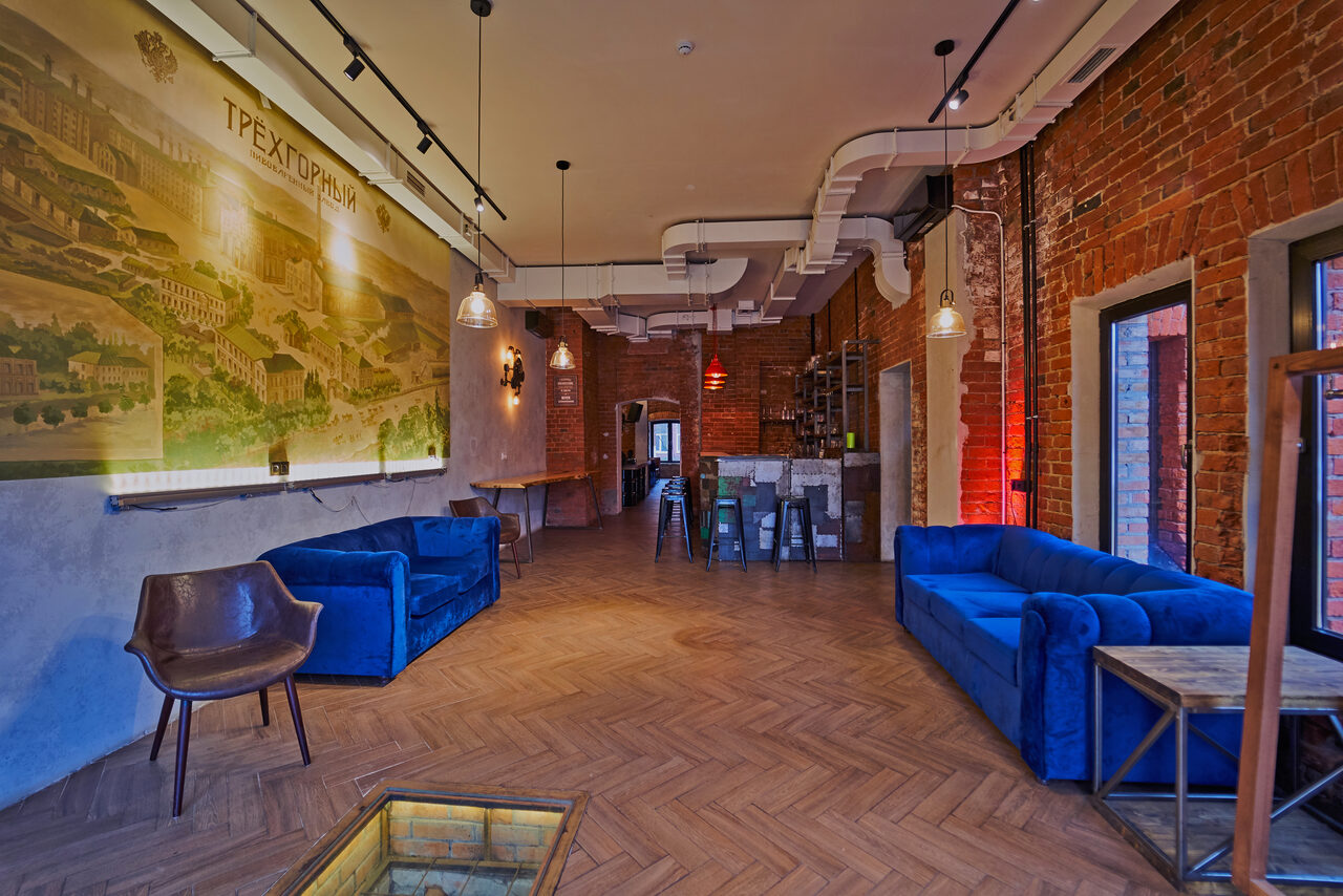 Арендовать Campus Loft. Лофт-пространство с синими диванами