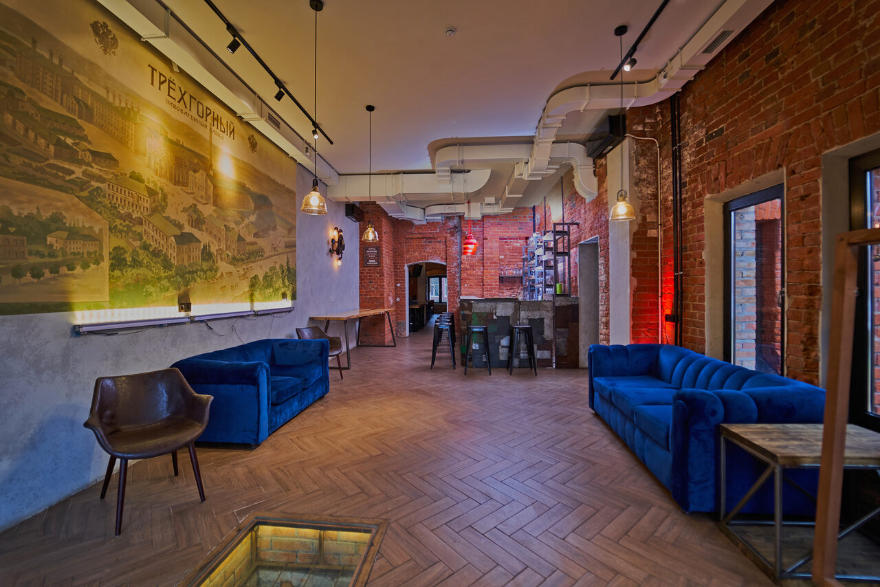 Арендовать Campus Loft. Лофт-пространство с синими диванами