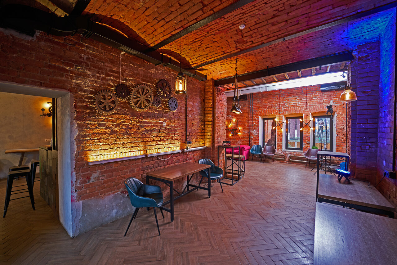 Арендовать Campus Loft. Лофт-пространство с синими диванами