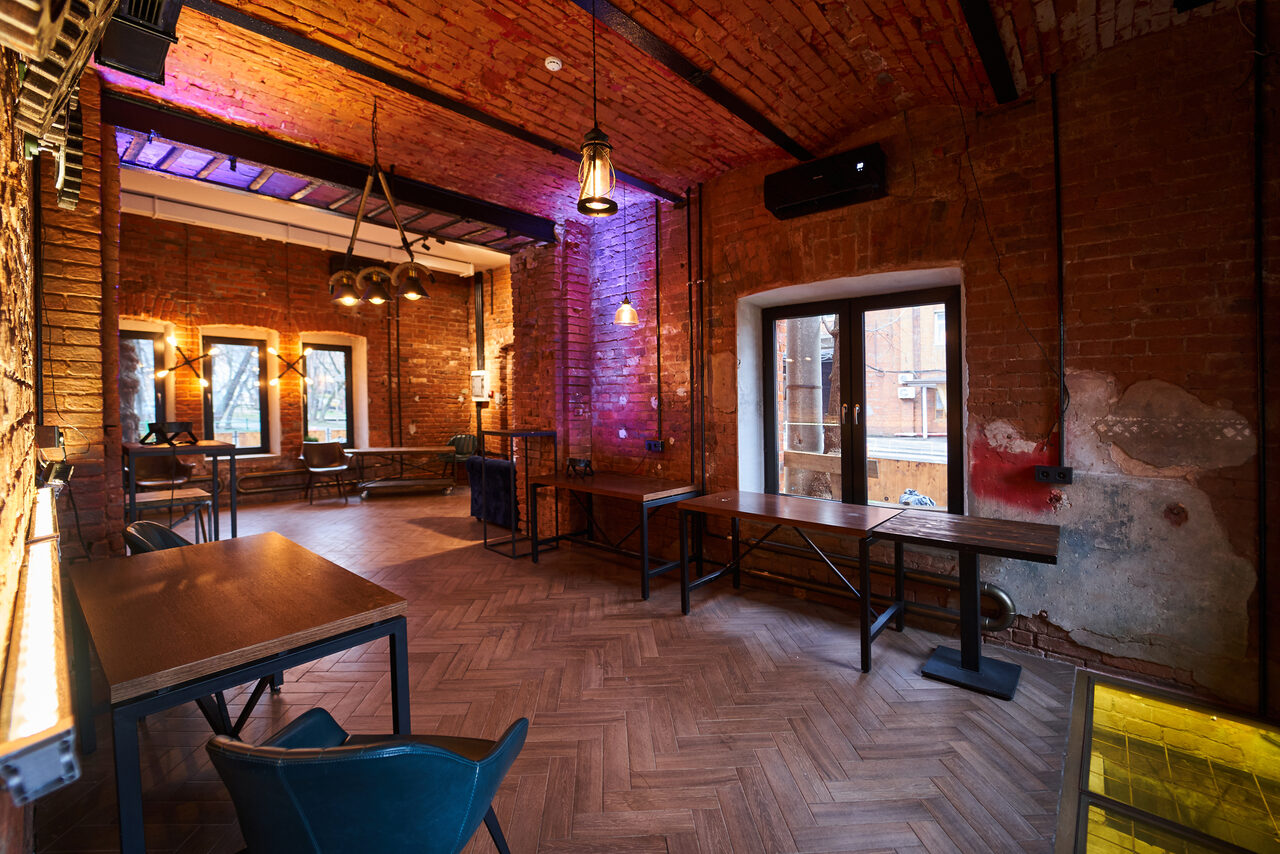 Арендовать Campus Loft. Лофт-пространство с синими диванами
