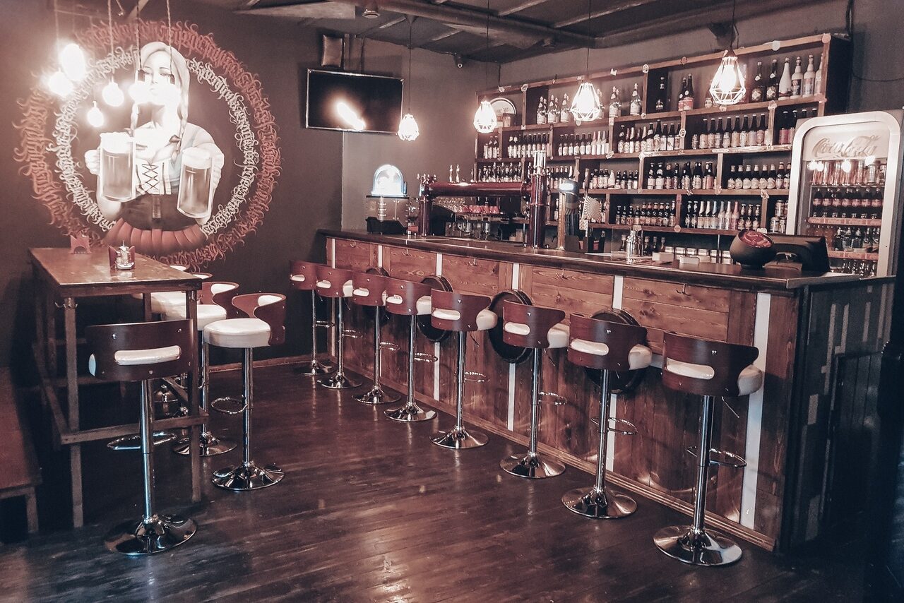 Арендовать Творческий арт-бар с кухней