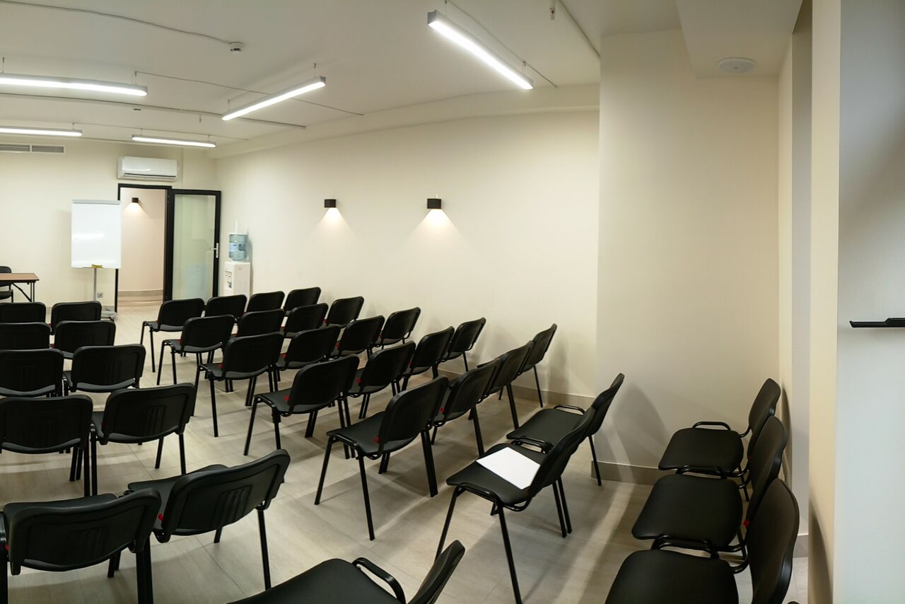 Арендовать Уник Зал с оборудованием