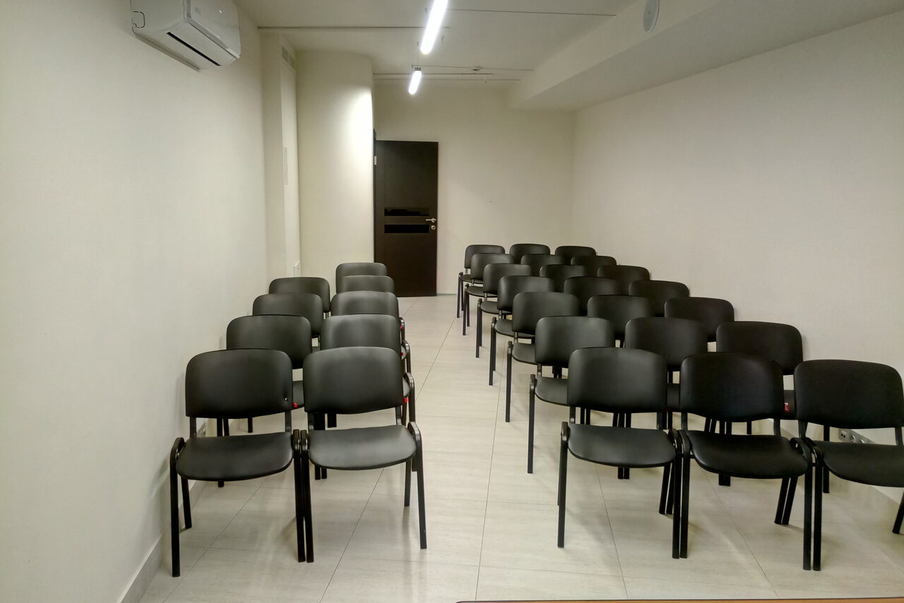 Арендовать Уник Зал для тренингов с флипчартом