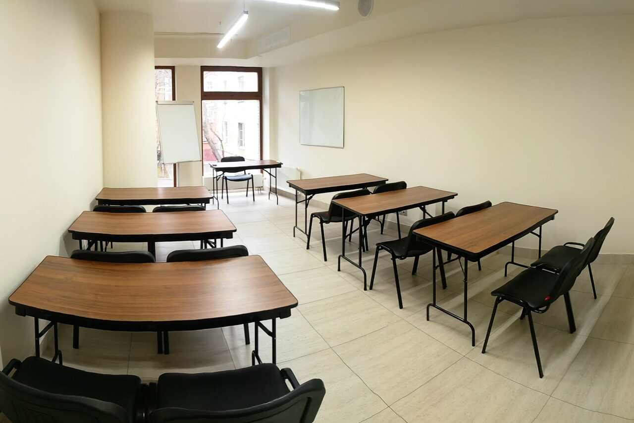 Арендовать Уник Аудитория с большим окном