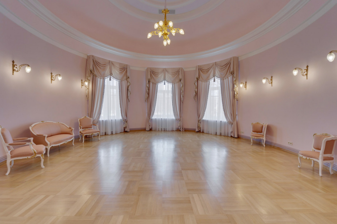 Арендовать Зал в особняке.