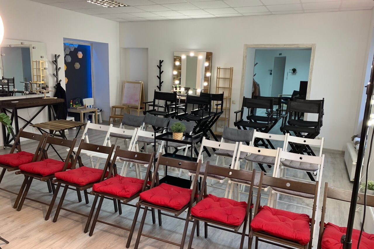 Арендовать Современный зал для семинаров