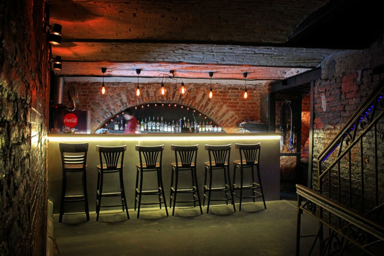 Арендовать Фактум Двухэтажный лофт с баром 
