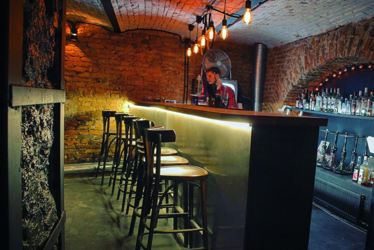 Арендовать Фактум Двухэтажный лофт с баром 