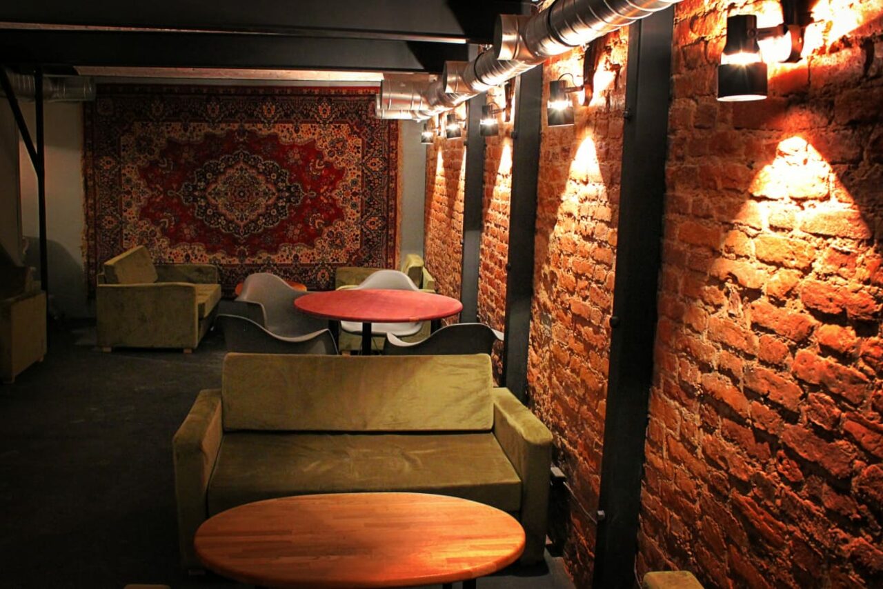 Арендовать Фактум Двухэтажный лофт с баром 