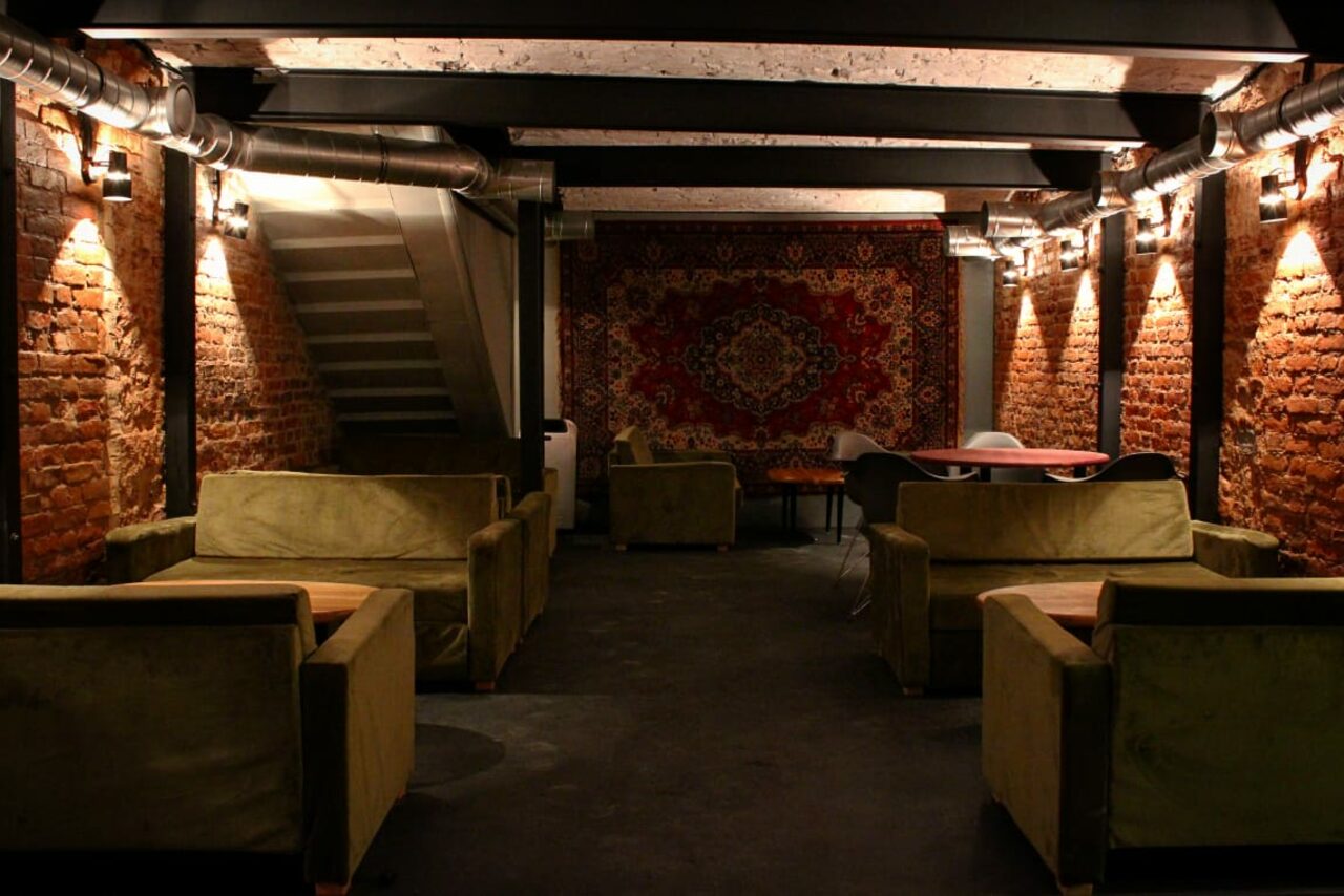 Арендовать Фактум Двухэтажный лофт с баром 