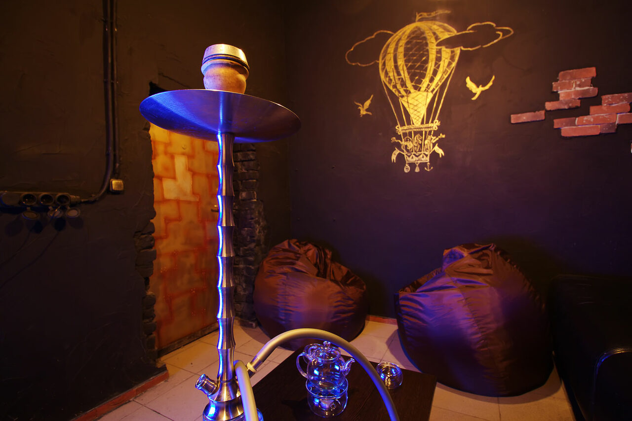 Арендовать Dark loft with hookahs