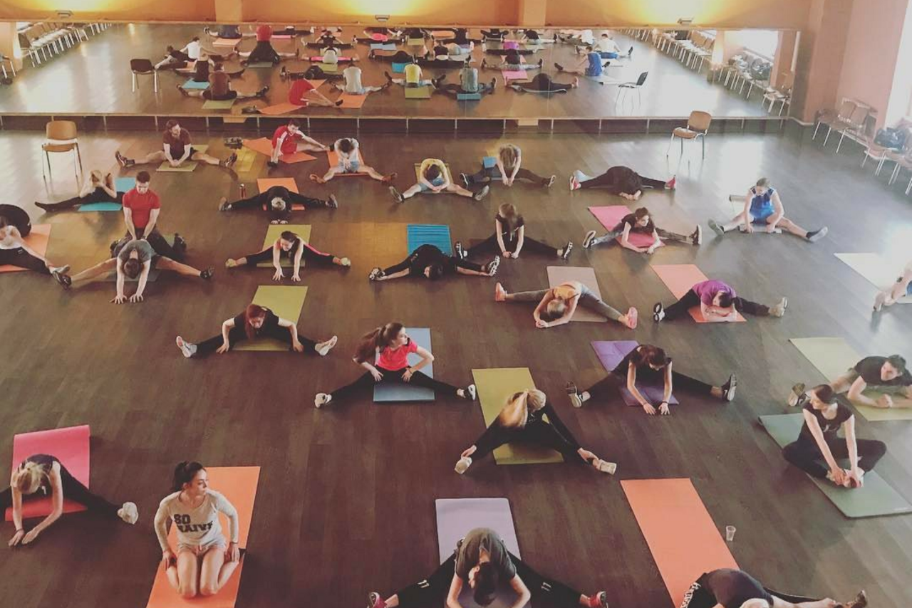 Арендовать Ball room & Latin studio Оборудованный современный зал