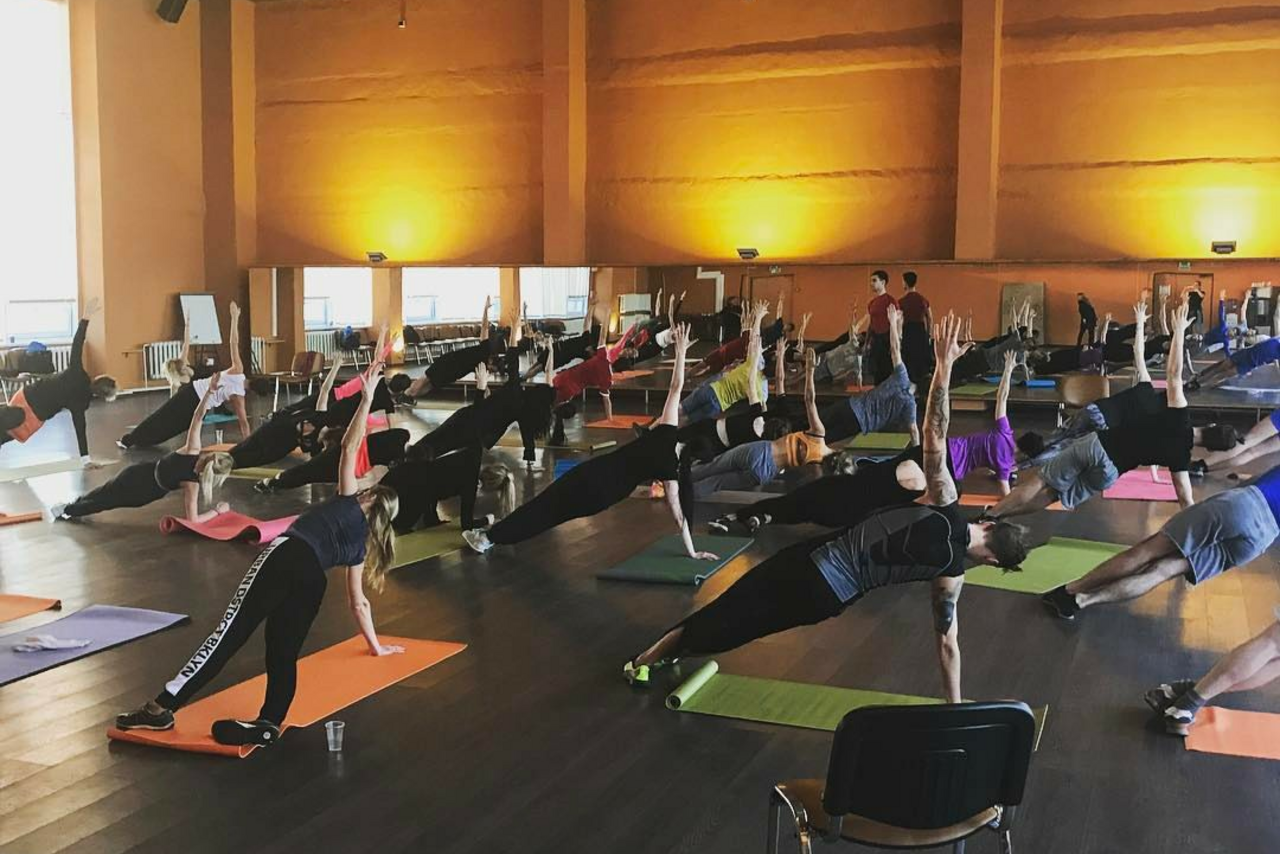 Арендовать Ball room & Latin studio Оборудованный современный зал