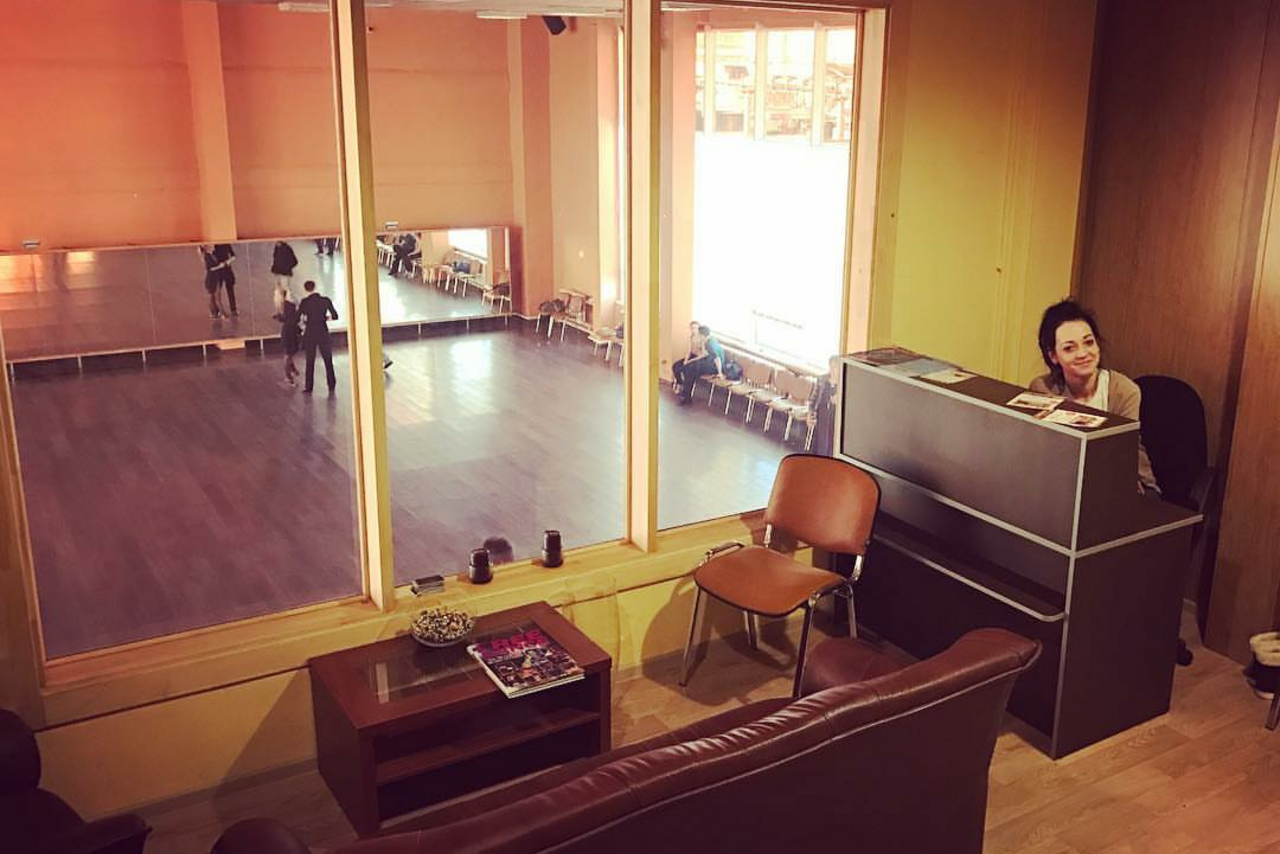 Арендовать Ball room & Latin studio Оборудованный современный зал