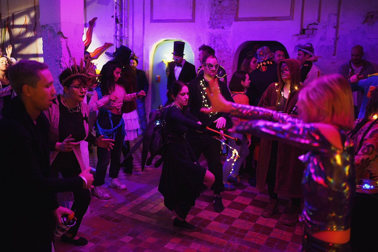 Арендовать Graf-Studio. Светлый стилизованный лофт