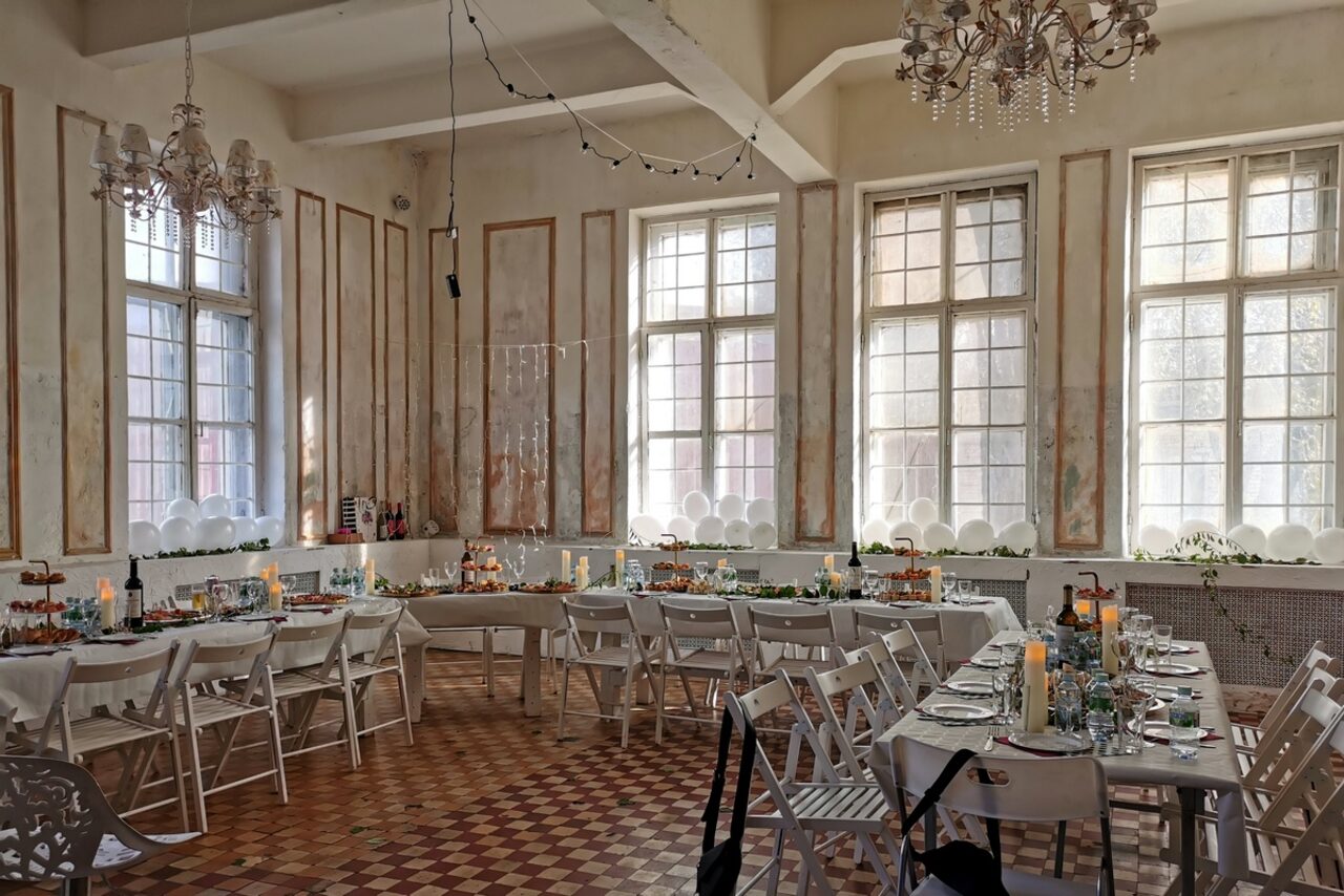 Арендовать Graf-Studio. Светлый стилизованный лофт