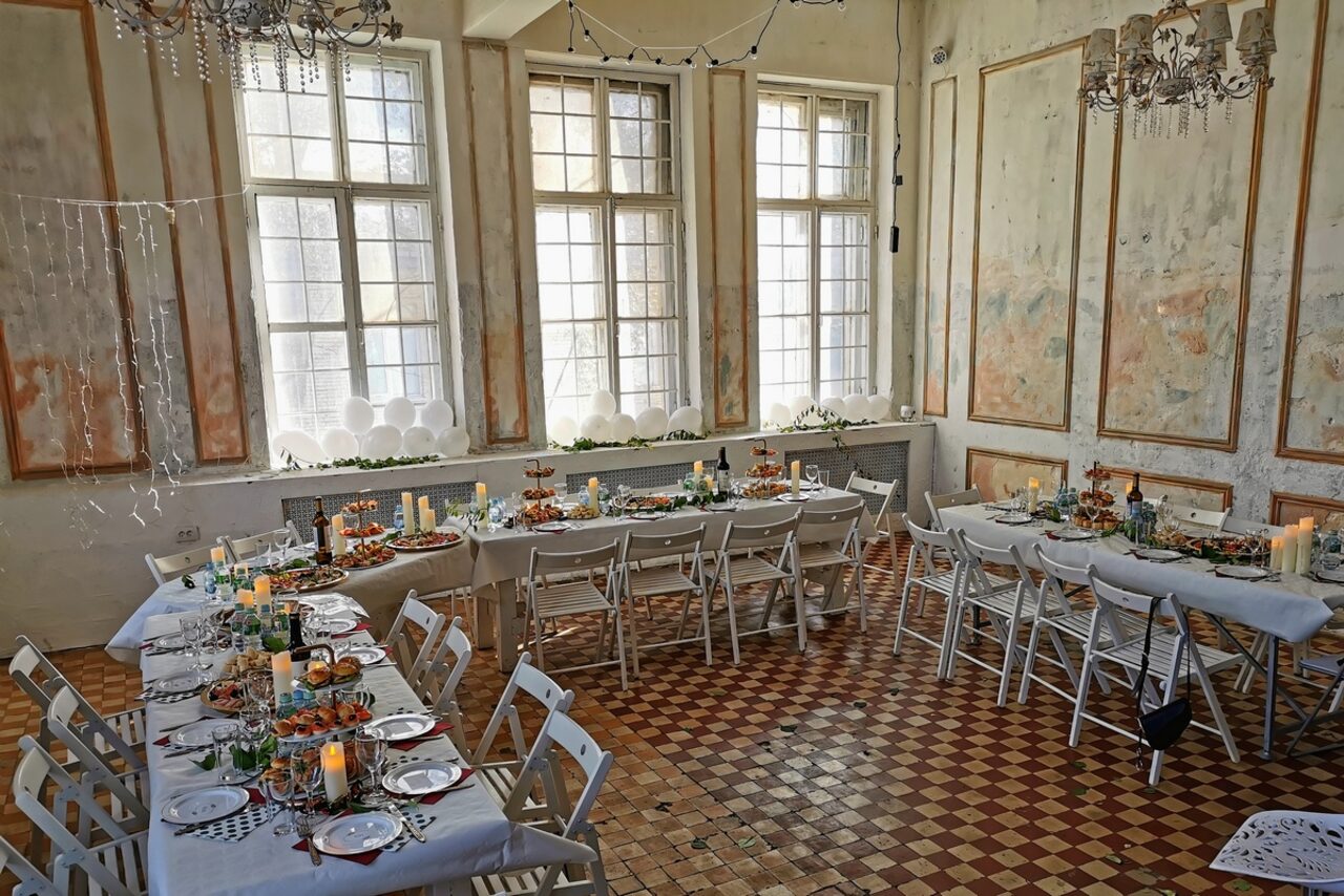 Арендовать Graf-Studio. Светлый стилизованный лофт