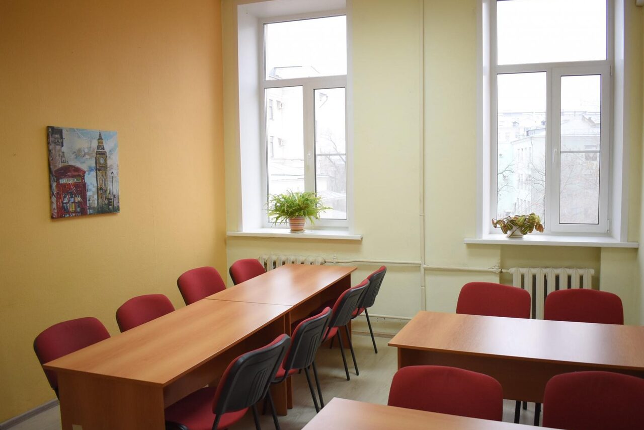 Арендовать Allada School (Аллада Скул). Мини-класс с партами