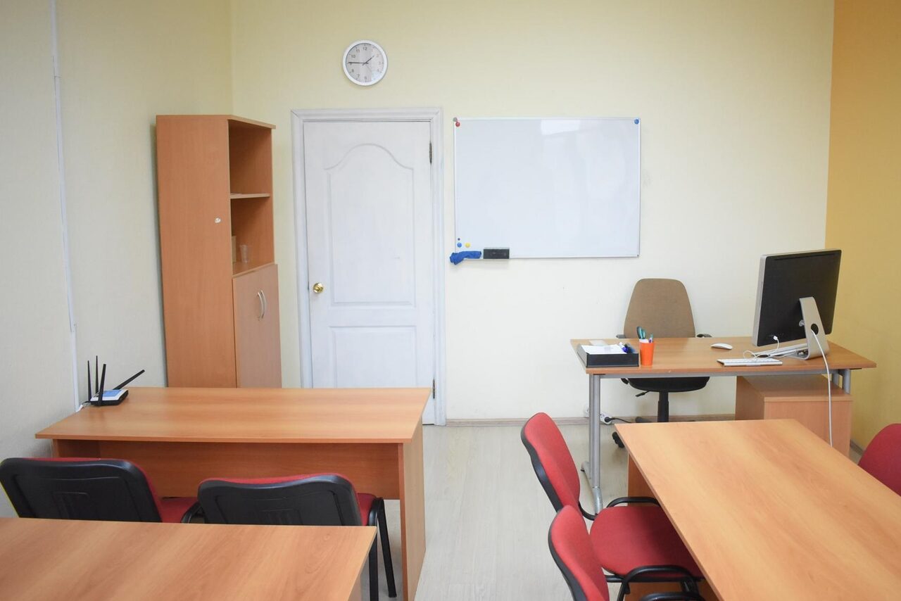 Арендовать Allada School (Аллада Скул). Мини-класс с партами
