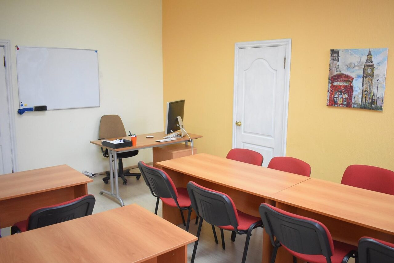 Арендовать Allada School (Аллада Скул). Мини-класс с партами