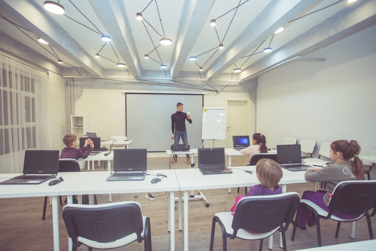 Арендовать Уютный конференц-зал