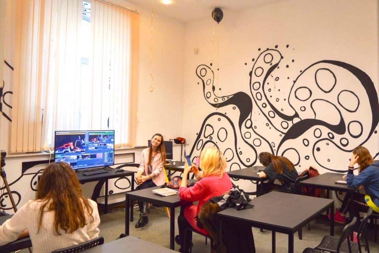 Арендовать DSGNclub Лофт с авторскими иллюстрациями на стенах