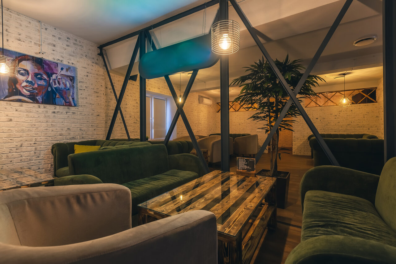 Арендовать Лаунж-бар Friends place в центре