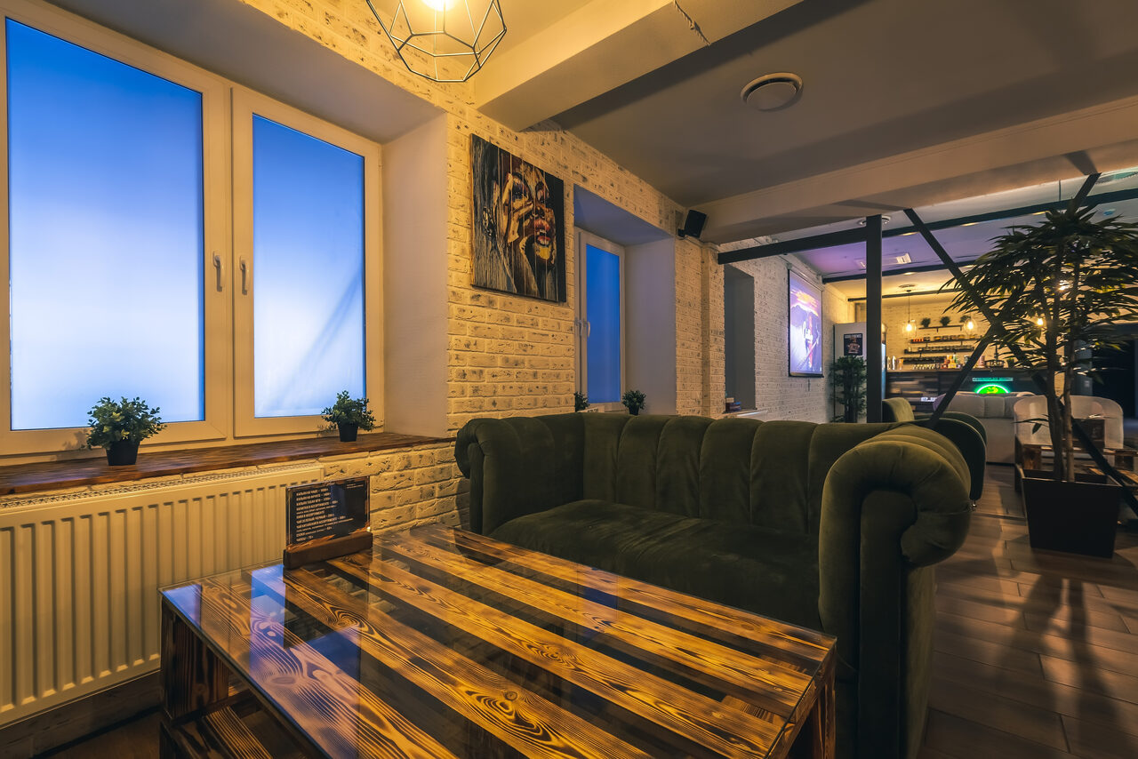 Арендовать Лаунж-бар Friends place в центре