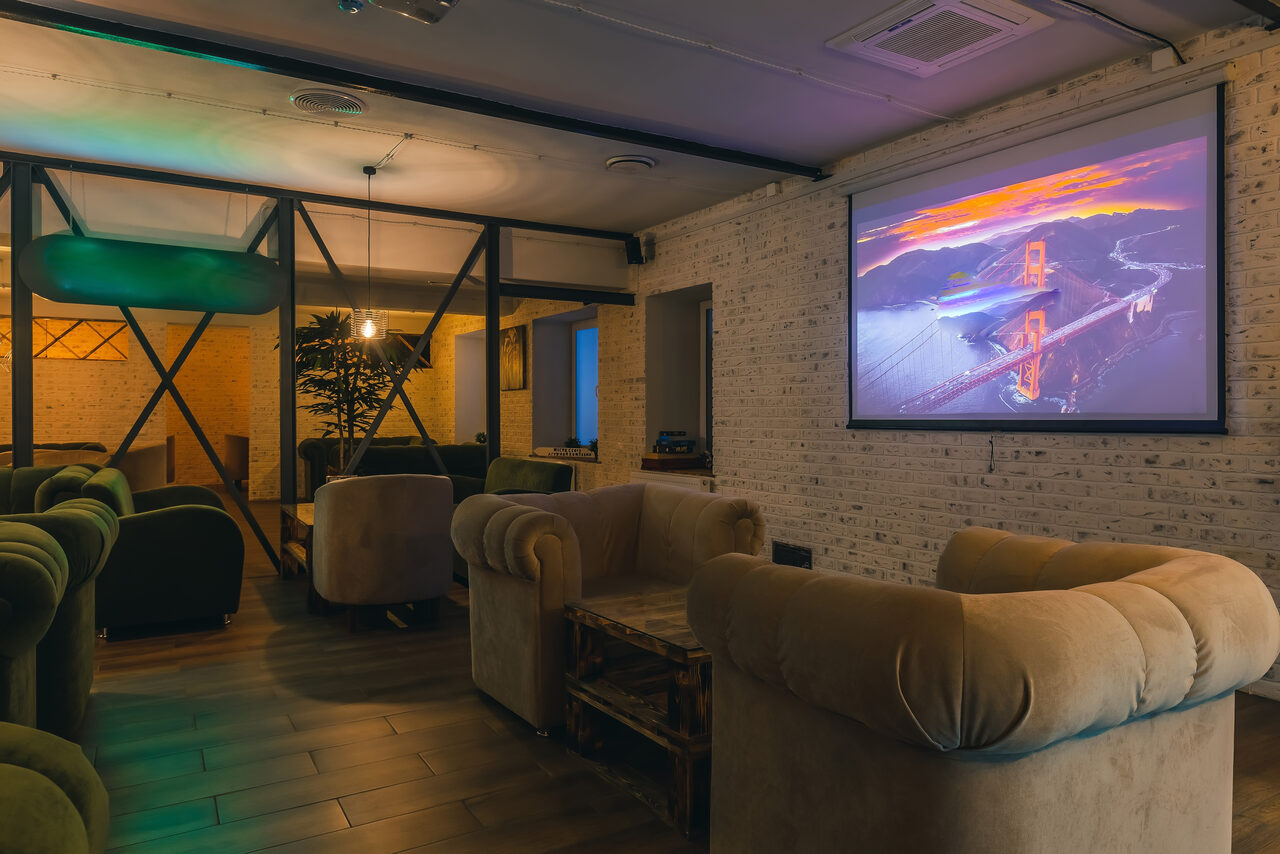 Арендовать Лаунж-бар Friends place в центре