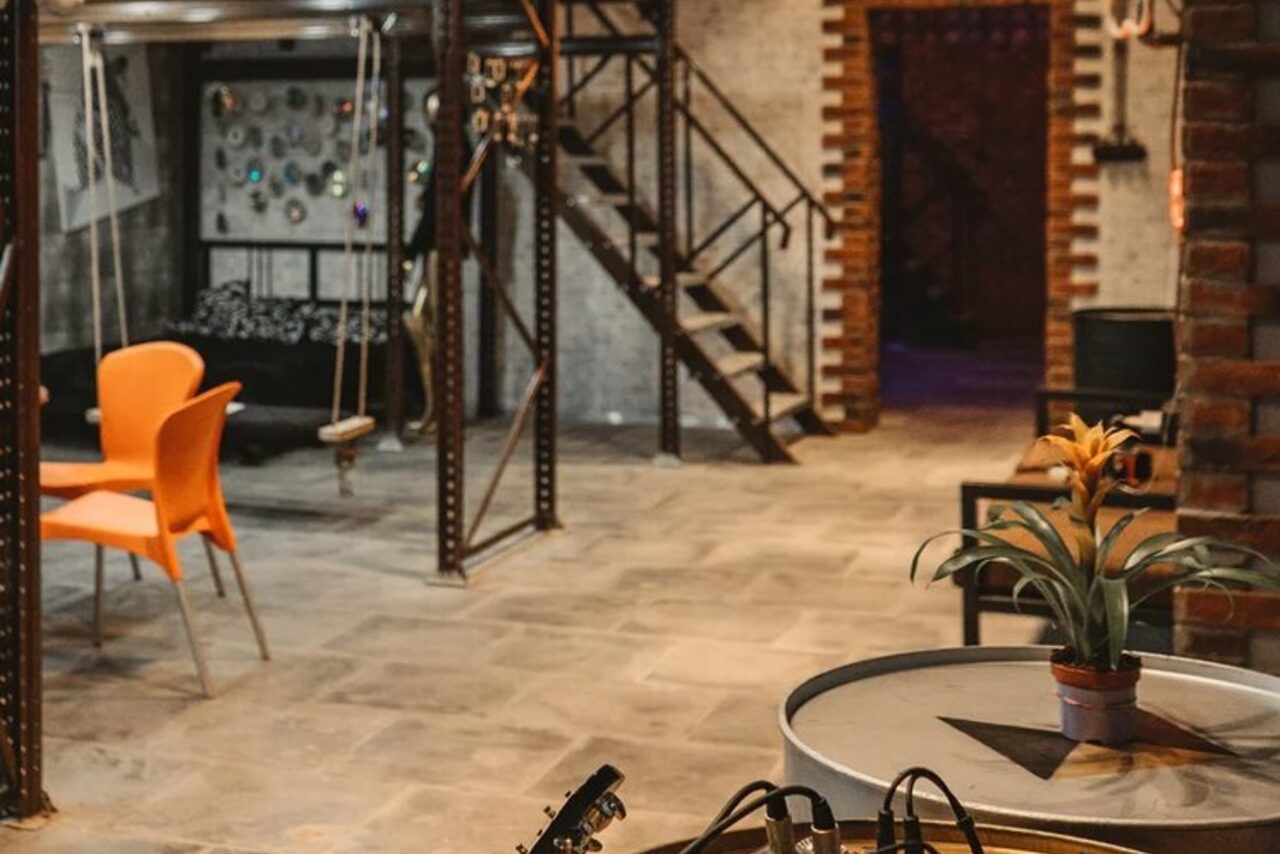 Арендовать Двухуровневый лофт с нестандартным дизайном