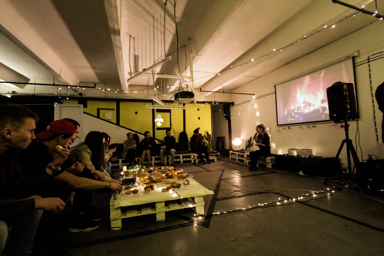 Арендовать JamTown Яркая lounge-зона