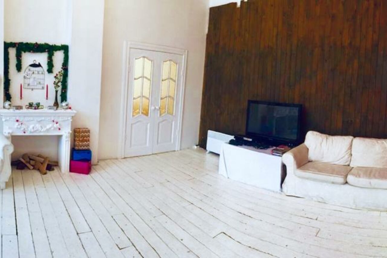 Арендовать Black and White Loft. Двойной лофт с фотозонами