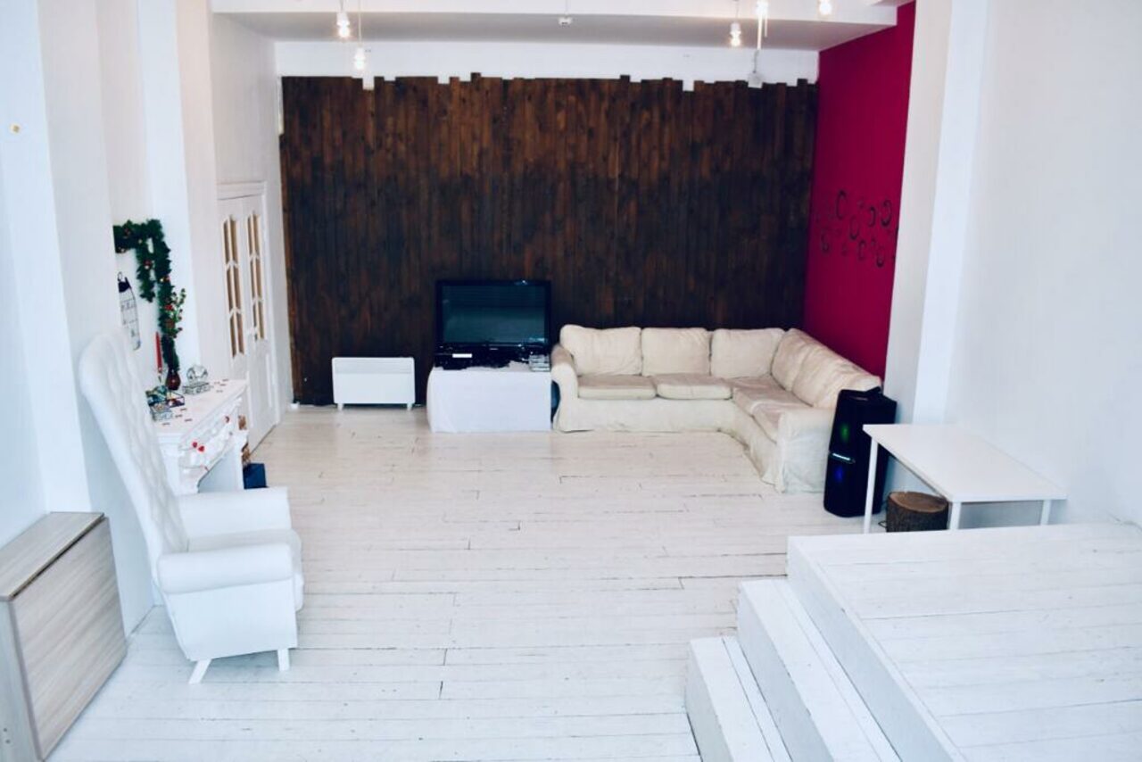 Арендовать Black and White Loft. Двойной лофт с фотозонами