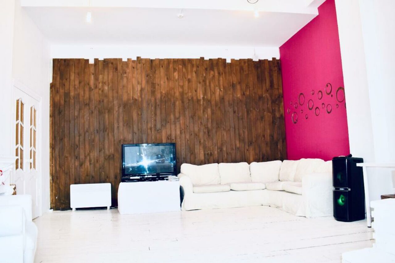 Арендовать Black and White Loft. Двойной лофт с фотозонами